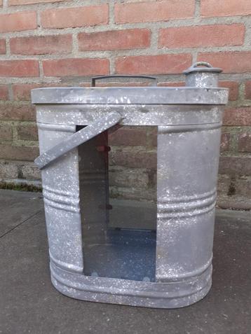 Metalen windlicht, L. 28 cm, H. 30 cm en Br. 17 cm beschikbaar voor biedingen