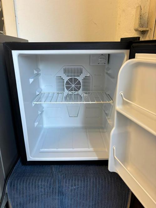 Mini Koelkastje Grijszwart. Werkt Goed. Klein Formaat 30-40L, Huis en Inrichting, Keuken | Keukenelementen, Gebruikt, Minder dan 100 cm
