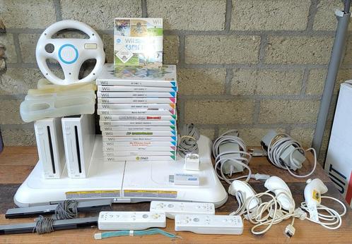 2 wii's met 16 spellen veel 3 controllers stuurtje leuke set, Spelcomputers en Games, Spelcomputers | Nintendo Wii, Gebruikt, Met 2 controllers