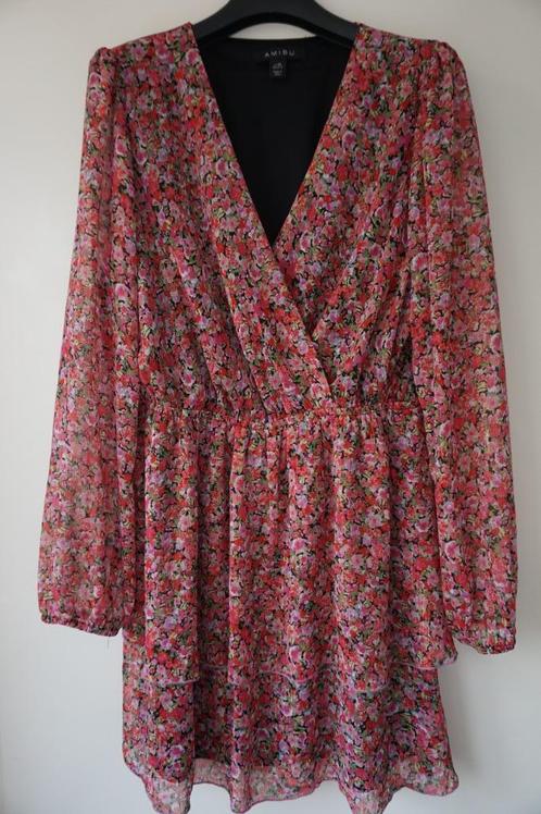 Amisu vrolijke jurk roze rood bloemen rozen maat 40 / 42, Kleding | Dames, Jurken, Zo goed als nieuw, Maat 42/44 (L), Roze, Boven de knie