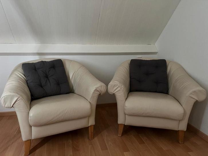 2 Kunstleren Stoelen met Gebruikssporen, Huis en Inrichting, Fauteuils, Gebruikt, 50 tot 75 cm, 75 tot 100 cm, Ophalen of Verzenden