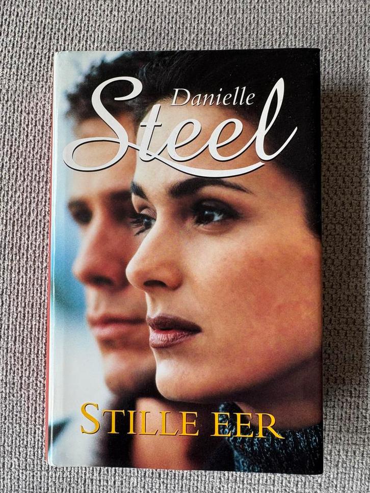 Boek Stille Eer van Danielle Steel als nieuw, Boeken, Romans, Zo goed als nieuw, Amerika, Ophalen of Verzenden