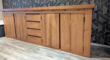 Houten kast beschikbaar voor biedingen