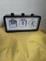 13933) mooie flip flap klok met dag en data, Ophalen of Verzenden, Wandklok