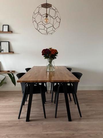 Eikenhouten tafel met stalen poten - 160x90cm beschikbaar voor biedingen