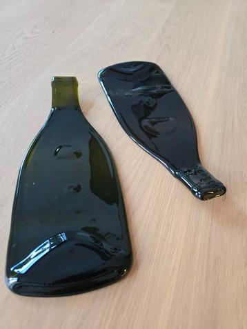 Vintage Serveerplank Glas Olijfgroen gemaakt van oude fles beschikbaar voor biedingen