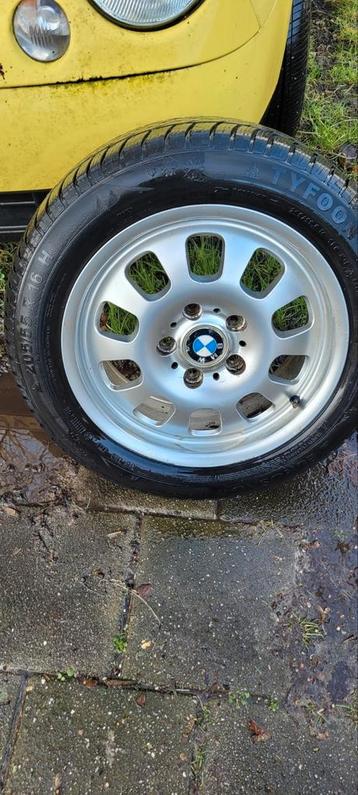 Zomer en Winterset bmw 15 en 16 inch beschikbaar voor biedingen