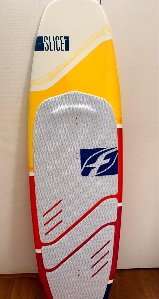 F one Kitesurfboard Sluce Directional, Watersport en Boten, Kitesurfen, Zo goed als nieuw, 12 m², Ophalen