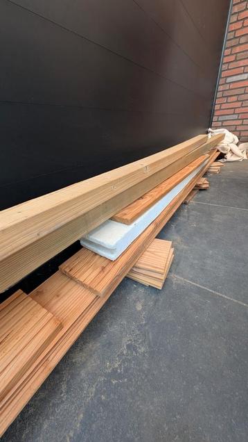 Hout, planken beschikbaar voor biedingen
