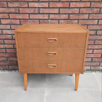 Vintage ladekastje Scandinavische stijl beschikbaar voor biedingen