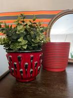Vintage jaren 70 rode bloempot met druppel relief, Rond, Zo goed als nieuw, Aardewerk, Binnen