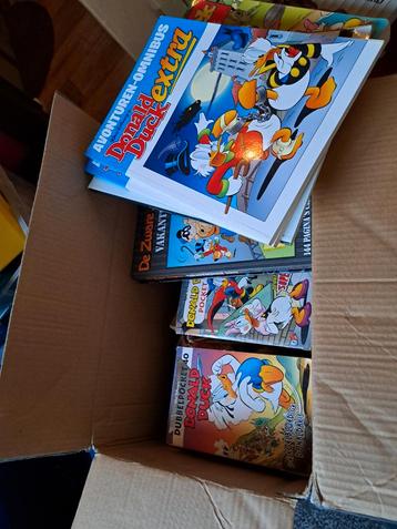 Donald Duck Collectie: Pockets, Strips, Vakantieboeken beschikbaar voor biedingen