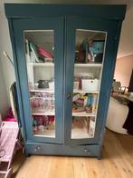 Vintage blauwe vitrinekast met glazen deuren, Huis en Inrichting, Kasten | Vitrinekasten, Ophalen, Gebruikt, 100 tot 150 cm, 150 tot 200 cm