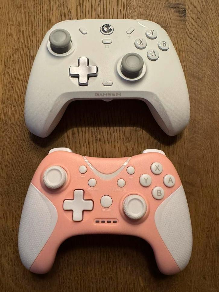Witte Gamesir Controller + Roze Switch Controller, Spelcomputers en Games, Spelcomputers | Overige Accessoires, Zo goed als nieuw
