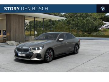 BMW 5 Serie 520i M Sport Automaat / Panoramadak / Trekhaak / beschikbaar voor biedingen