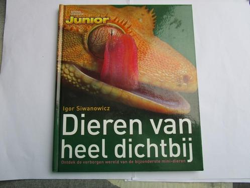 Nr.91: Boek Dieren van heel dichtbij Ontdek De Verborgen Wer, Boeken, Kinderboeken | Jeugd | 10 tot 12 jaar, Zo goed als nieuw