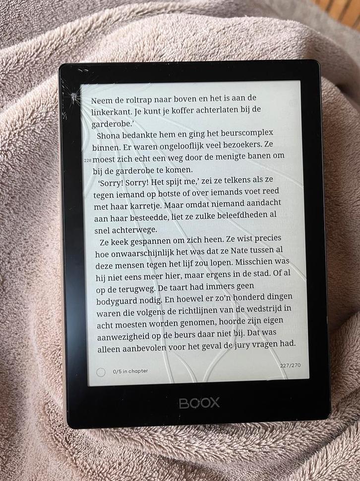 Onyx boox go 6 ereader met barst in scherm, Computers en Software, E-readers, Gebruikt, 6 inch of minder, 16 GB of meer, Bluetooth