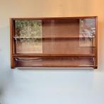 Hangende vitrinekast met klep aan de onderzijde, Huis en Inrichting, Met deur(en), Vintage, Zo goed als nieuw, Minder dan 100 cm