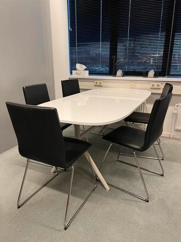 Grote (1.85) ovale hoogglans (eet) tafel, als nieuw. beschikbaar voor biedingen