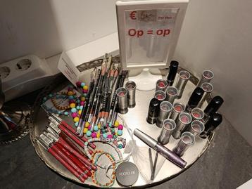 Make-up en sieraden rest partij  beschikbaar voor biedingen
