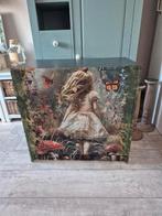Gerestylde kast Alice in Wonderland, Ophalen, 50 tot 100 cm, Zo goed als nieuw, Minder dan 100 cm