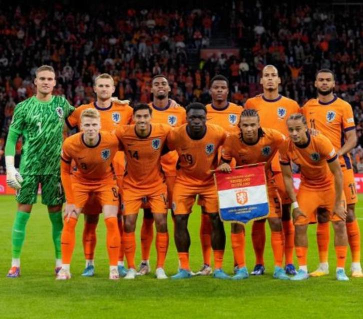 Nederland-Finland 3x Familievak tickets naast elkaar, Tickets en Kaartjes, Sport | Voetbal, Drie personen of meer, Oktober, Losse kaart