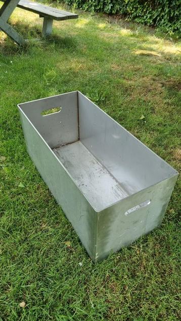 Grote rvs bak. 89x40x40cm. 6mm dik beschikbaar voor biedingen