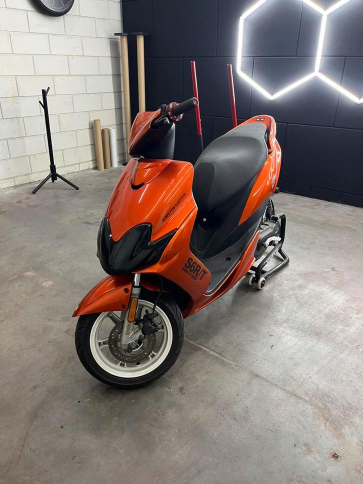 Yamaha Jog RR Stage 6 LC built, Fietsen en Brommers, Scooters | Yamaha, Zo goed als nieuw, JogR of RR, Maximaal 45 km/u, Tweetakt