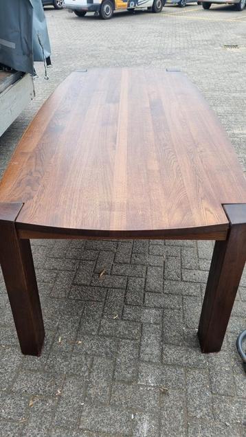 Eetkamertafel  beschikbaar voor biedingen