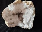 Een hele bergkristal geode 10.5 kilo, Verzamelen, Mineralen en Fossielen, Ophalen of Verzenden, Mineraal