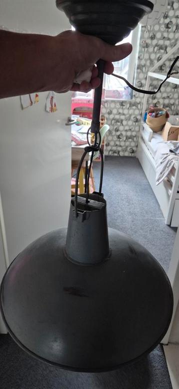 Vintage Industriële Lamp beschikbaar voor biedingen