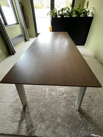 Uitschuifbare Leolux tafel met massief eiken blad beschikbaar voor biedingen