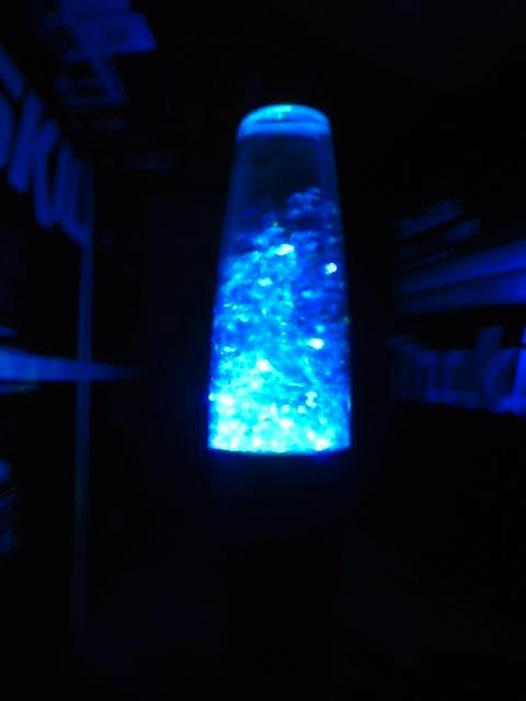 LAVALAMP MET GLITTER OP BATTERIJEN LAVA LAMP, Huis en Inrichting, Lampen | Tafellampen, Zo goed als nieuw, Minder dan 50 cm, Ophalen of Verzenden