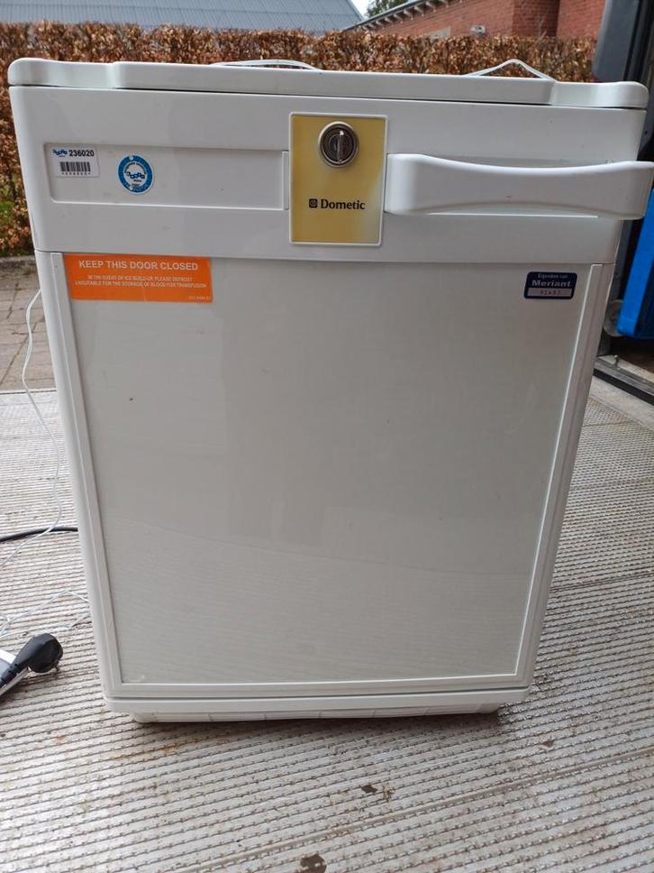 koelkastje dometic , dometic medicijnen koelkastje, Witgoed en Apparatuur, Koelkasten en IJskasten, Zo goed als nieuw, Met vriesvak