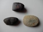 3 fraaie geslepen en gepolijste stenen bijlen. Neolithicum., Verzamelen, Mineralen en Fossielen, Verzenden
