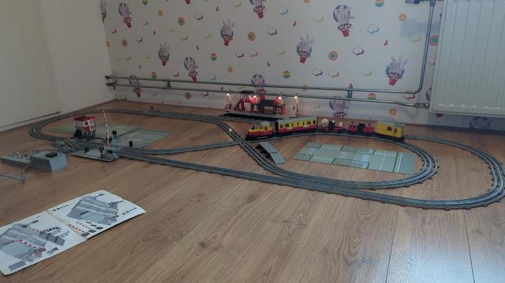 Lego 12v Trein, Héél uitgebreid, Kinderen en Baby's, Speelgoed | Duplo en Lego, Gebruikt, Lego, Complete set, Ophalen of Verzenden