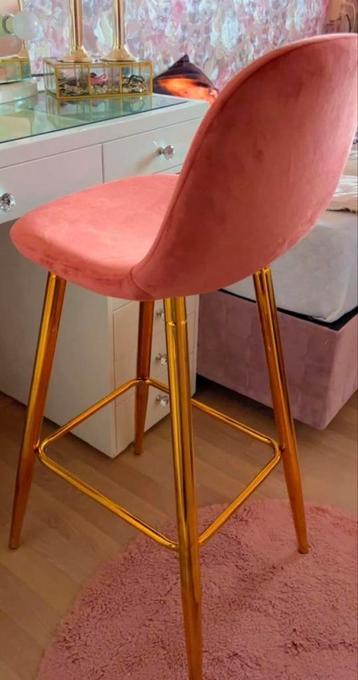 Roze Velvet Barkruk met Gouden Poten beschikbaar voor biedingen