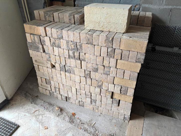 Koopje 600 stuks dikformaat gevelstenen vaste prijs €125, Doe-het-zelf en Verbouw, Metselstenen, Gebruikt, Bakstenen, Ophalen