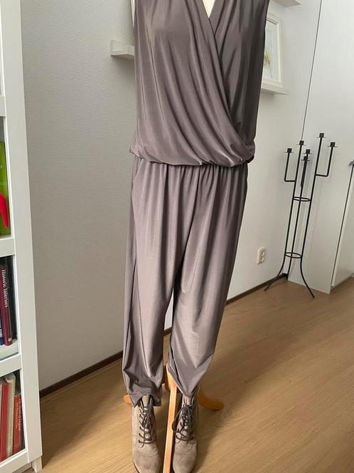 Elegante jumpsuit Perla Nera taupe M als nieuw 2x gedragen, Kleding | Dames, Jumpsuits, Zo goed als nieuw, Maat 38/40 (M), Ophalen of Verzenden