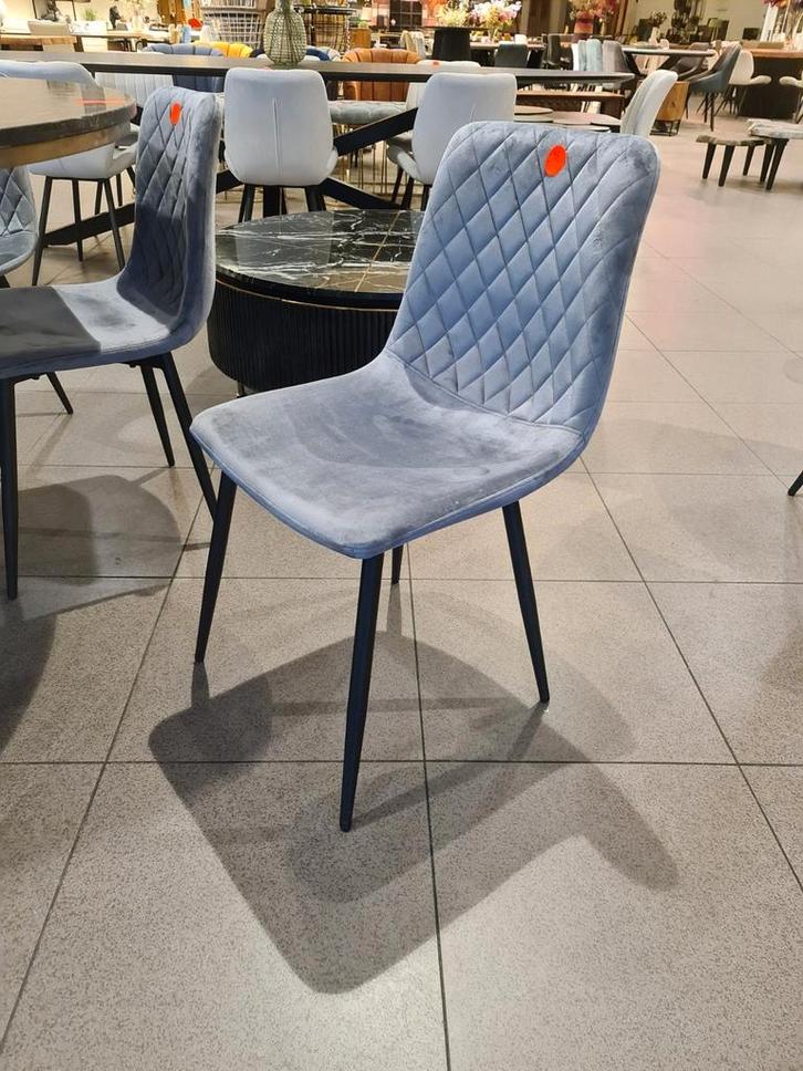 Nieuwe eetkamerstoel adore velvet grijs €50 per stuk, Huis en Inrichting, Stoelen, Nieuw, Vijf, Zes of meer stoelen, Hout, Kunststof
