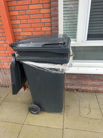 Nieuwe Afvalbakken - 2 Stuks beschikbaar voor biedingen