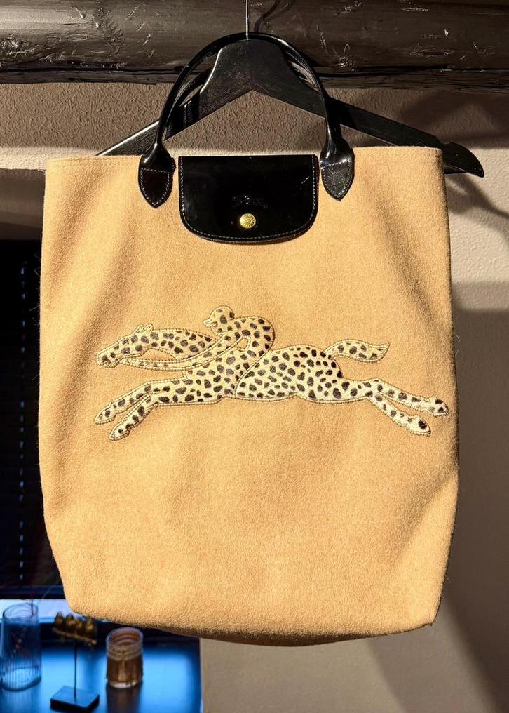 Longchamp Le Pliage Tote - Limited Edition Embroidered, Sieraden, Tassen en Uiterlijk, Tassen | Damestassen, Zo goed als nieuw