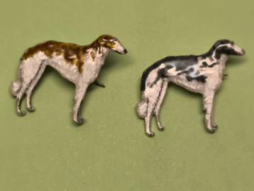 Broches zilver met emaille honden  beschikbaar voor biedingen