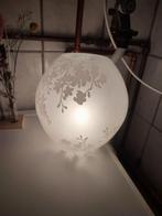 IKEA Knubbig tafellamp met witte bloemen en melkglas, Ophalen, Zo goed als nieuw, Glas, Minder dan 50 cm