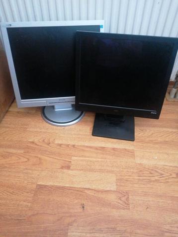 2 computer schermen  beschikbaar voor biedingen