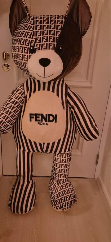 Prachtige Fendi Teddybeer 130 cm twv  € 250,00 beschikbaar voor biedingen