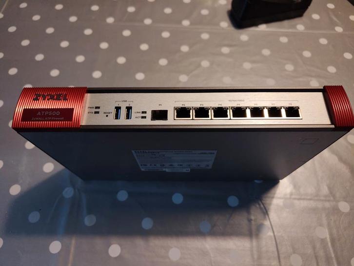 Te koop: Een Zyxel ATP500 Firewall, Computers en Software, Routers en Modems, Zo goed als nieuw, Ophalen of Verzenden