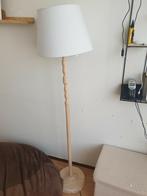 Houten staande lamp € 35, Huis en Inrichting, Lampen | Vloerlampen, Ophalen of Verzenden, Zo goed als nieuw, Minder dan 100 cm