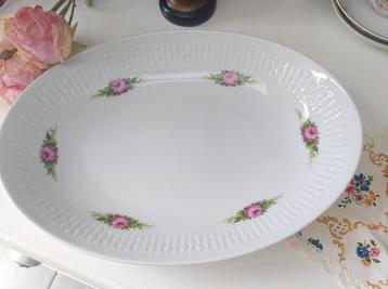 Brocante serveerschaal roosjes beschikbaar voor biedingen