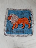 100 % zijden  sjaal...made in India.86 bij 81cm, Ophalen of Verzenden, Zo goed als nieuw, Maat 46/48 (XL) of groter, Sjaal